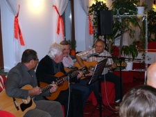 Prvu večer za dobru zabavu pobrinuli su se članovi sastava Vino i gitare LC Đako